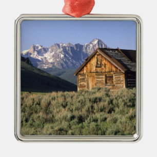 Een blokhut en de Sawtooth Mountains in Metalen Ornament