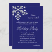 Een Blue Offset Crystal Snowflake Holiday Uitnodig Kaart (Voorkant / Achterkant)
