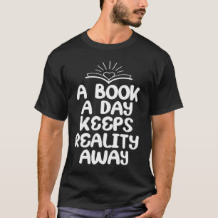 Een boek per dag houdt de realiteit in de weg aan t-shirt