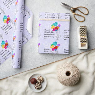 Een boeket van papieren hartballonnen cadeaupapier