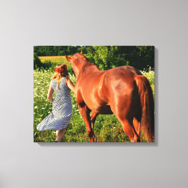 Een Boerderijen meisje en haar paardengalerij omwi Canvas Afdruk