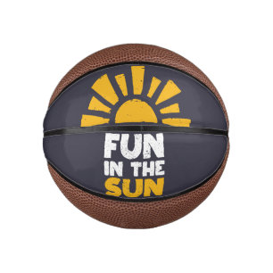 Een bord dat plezier op de zon zegt basketbal