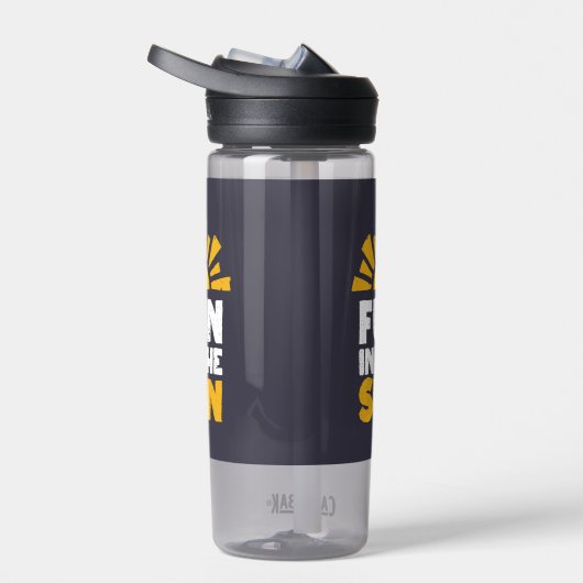 Een bord dat plezier op de zon zegt waterfles (Rechts)