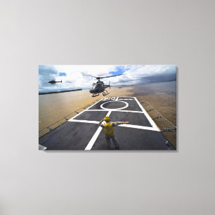 Een Braziliaanse Eurocopter bereidt zich voor op h Canvas Afdruk