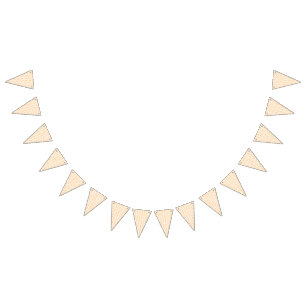 Een bruin en oranje tapijt met een herhalend motie vlaggetjes