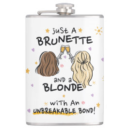 Een brunette en een blonde fles heupfles