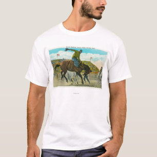 Een Bucking Bronco bij de jaarlijkse Salinas Rodeo T-shirt