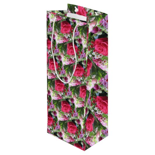 Een bundel bloemen, met inbegrip van rode rozen wijn cadeautas (Achterkant Gekanteld)