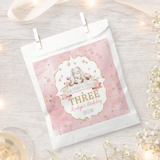 Een Bunny draait drie derde verjaardag Bedankzakje (Geknipt)