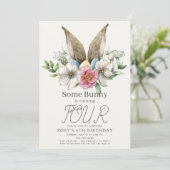 Een Bunny Ear Floral Girl Birthday-uitnodiging Kaart (Staand voorkant)