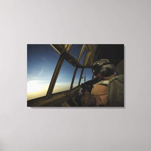 Een C-130 Hercules-piloot scant de horizon Canvas Afdruk (Voorkant)