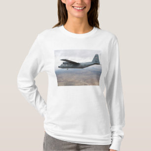Een C-130 Hercules zwelt door de lucht T-shirt