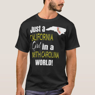 Een Californische meid in een North Carolina T-shirt