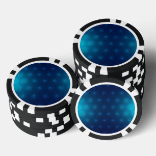 Een casino-pokerchip met een zwart-witte rand poker chips