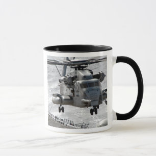 Een CH-53E Super Stallion-helikopter Mok