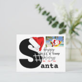 Een Chill & Cosy Santa op een strand & spel letter Briefkaart (Staand voorkant)