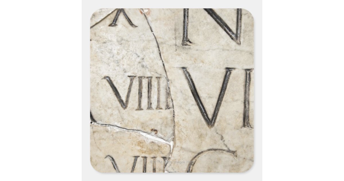Een close-up van oude Romeinse letters op marmer. Vierkante Sticker