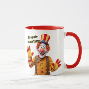 Een clown bij de show laat de kinderen lachen. mok