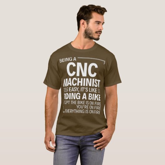 Een cnc-machine zijn is een gemakkelijke Premium T-shirt (Voorkant volledig)