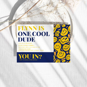 Een coole kerel gelukkig gezicht jongen eerste ver kaart