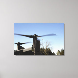 Een CV-22 Osprey bereidt zich voor op de start Canvas Afdruk
