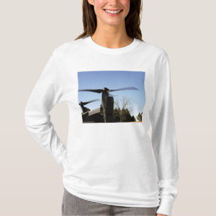 Een CV-22 Osprey bereidt zich voor op de start T-shirt