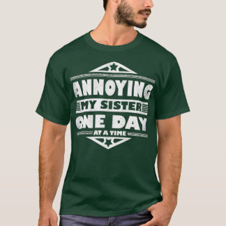 Een dag voor een vervelend zusje zingelen t-shirt