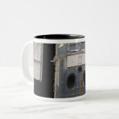 Een deel van de Hubble Ruimtetelescoop Tweekleurige Koffiemok (Voorkant links)