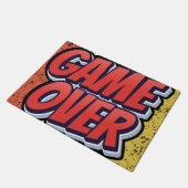 Een deurmat met een spelmotief. (Schuin)