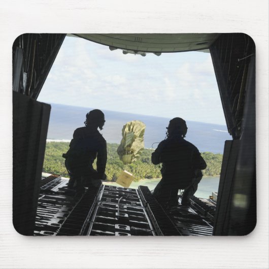 Een doos humanitaire goederen muismat (Voorkant)