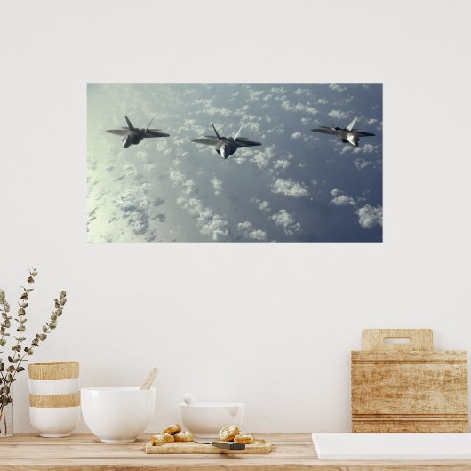 Een driepuntsformatie van F-22 Raptors Poster (Keuken)