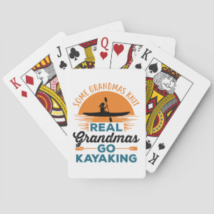 Een echte oma's die er zijn pokerkaarten