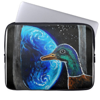 Een eend die de buitenruimte in wordt gestuurd laptop sleeve