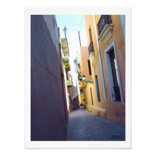 Een eenzame straat in het oude San Juan Foto Afdruk