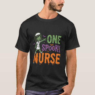 Een enge verpleegster Halloween-ontwerp (2)_1 T-shirt