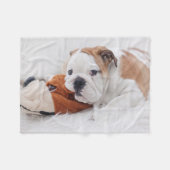 Een Engelse bulledog-puppy met een bulledog Fleece Deken (Voorkant (Horizontaal))