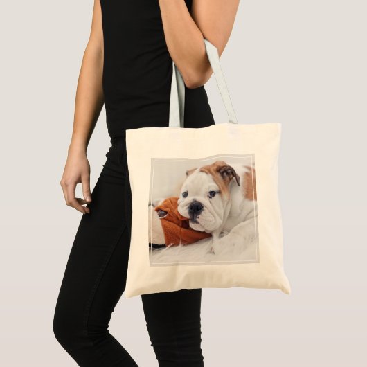Een Engelse bulledog-puppy met een bulledog Tote Bag (Voorkant (product))