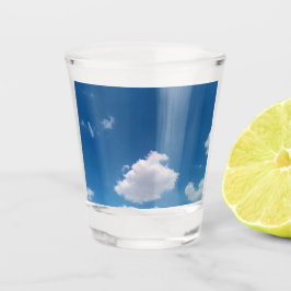 Een enkele wolk shot glas
