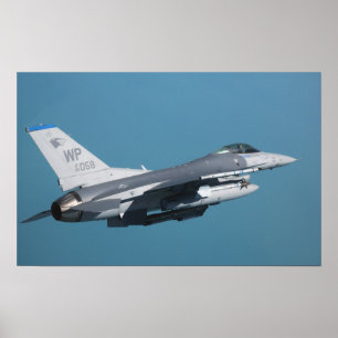 Een F-16-gevecht tegen valk tijdens de vlucht Poster