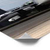 Een F-16-strijder tegen valk Poster (Hoek)