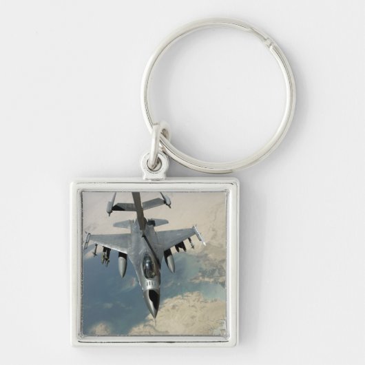 Een F-16-strijder tegen valkrefuels Sleutelhanger (Voorkant)