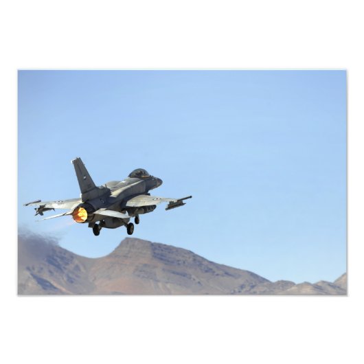 Een F-16E uit de Verenigde Arabische Emiraten Foto Afdruk (Voorkant)
