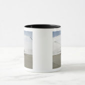 Een F-18-vliegtuig Mok (Midden)