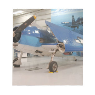 Een F-6F Hellcat jachtvliegtuig uit de Tweede Were Notitieblok