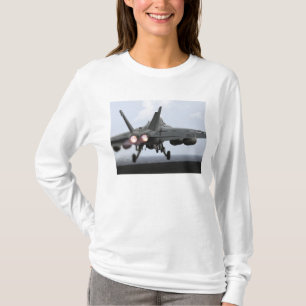 Een F/A-18E Super Hornet-draagraketten T-shirt