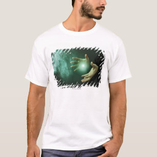 Een fantasietovenaar die magie maakt met zijn hand t-shirt