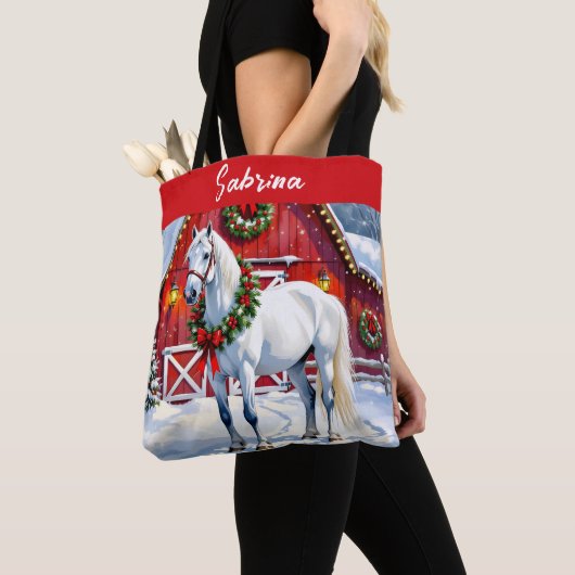 Een feestelijk wit paard en winterschuur Kerstmis Draagtas (Dichtbij)
