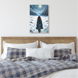Een figuur die door een besneeuwd bos loopt canvas afdruk