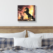 Een Friesian Stallion Hord Canvas Afdruk (Insitu (Slaapkamer))