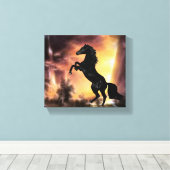 Een Friesian Stallion Hord Canvas Afdruk (Insitu (Houten vloer))